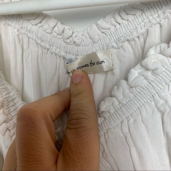 Here comes the sun white off the shoulder blouse with floral design sleeves XS - Picture 5 of 7